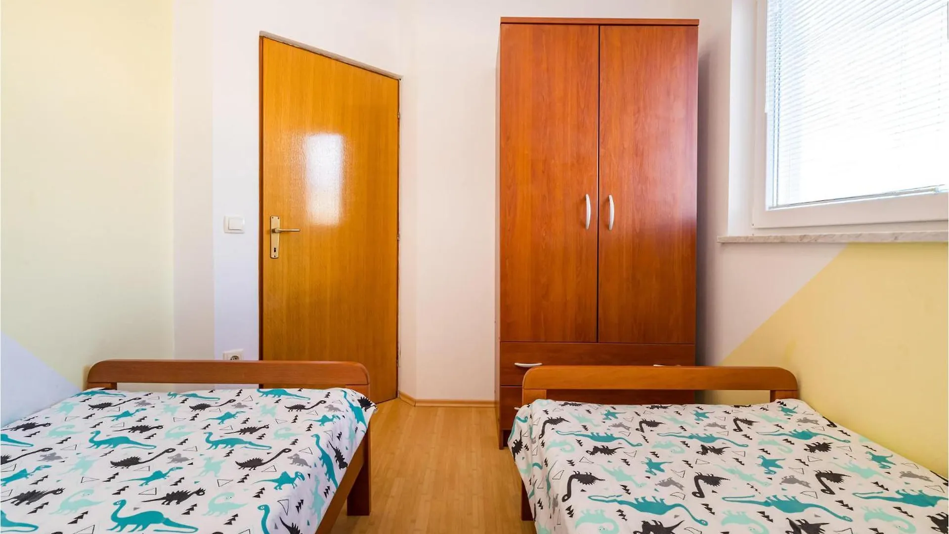 Gorgeous Apartment In Rtina With Wifi 0*,